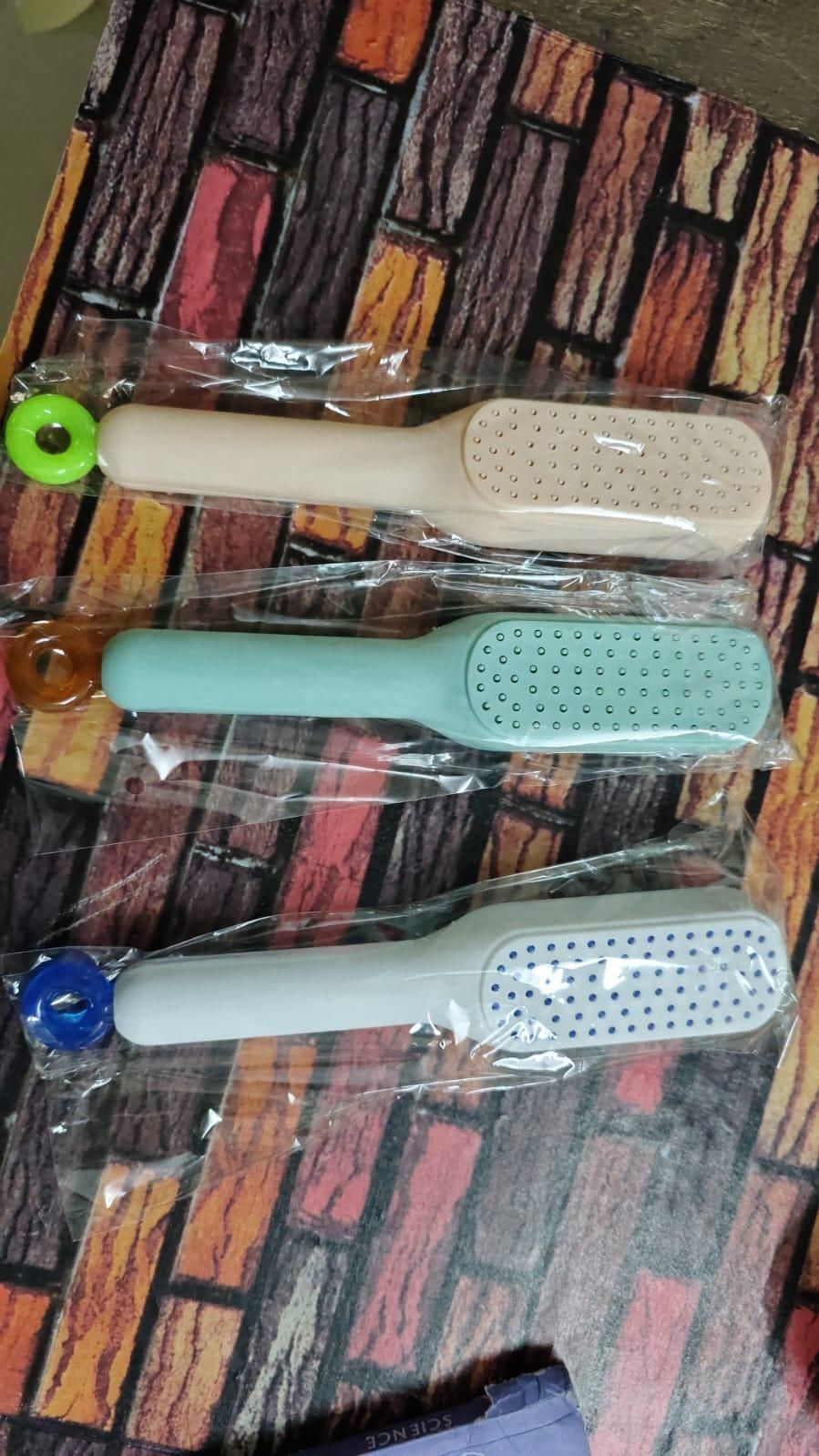 Self-Cleaning Hair Comb – One-Pull Clean Anti-Static Massage Detangler